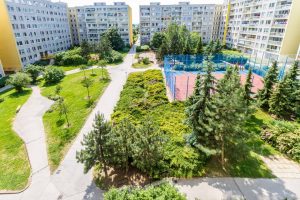 Prodej bytu Velká Ohrada - výhled z lodžie